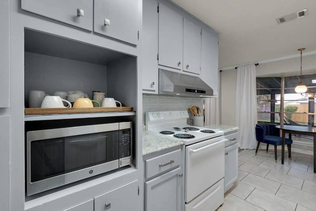 Quiet Relaxing Home - Close To Downtown & Beach 4Br-2Bt Пенсакола Екстериор снимка