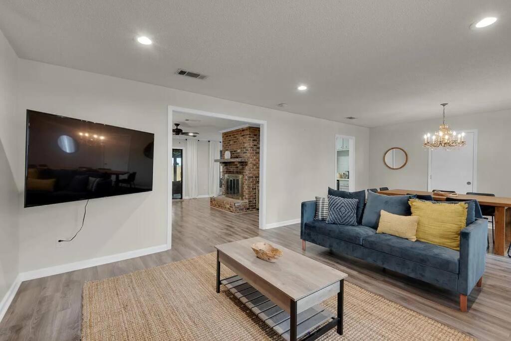Quiet Relaxing Home - Close To Downtown & Beach 4Br-2Bt Пенсакола Екстериор снимка
